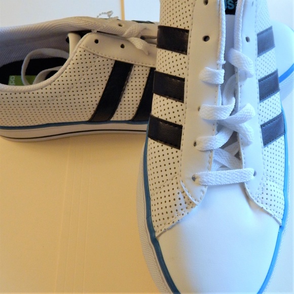 NEW Adidas Shoes Athletic skateboard casual Men Sz 10 DISCOUNT SHIPPING!!